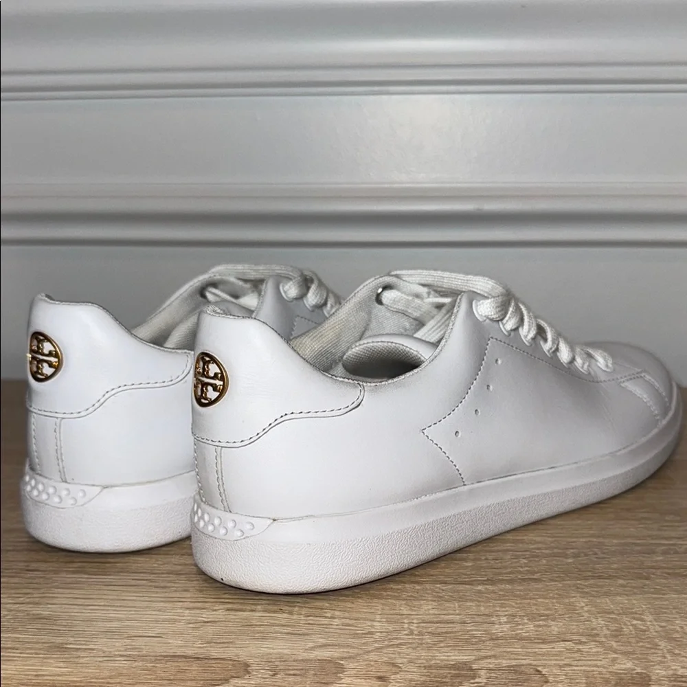 Tory Burch White “Howell Court” W DUST‎ BAG Athletic Shoes Sleek Design Sz 9 EUC